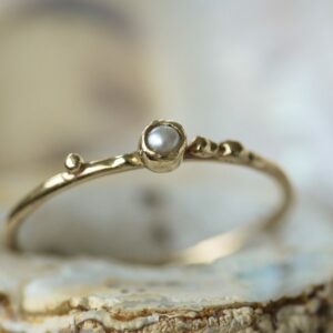 Golden Odd Swan•Pearl ring