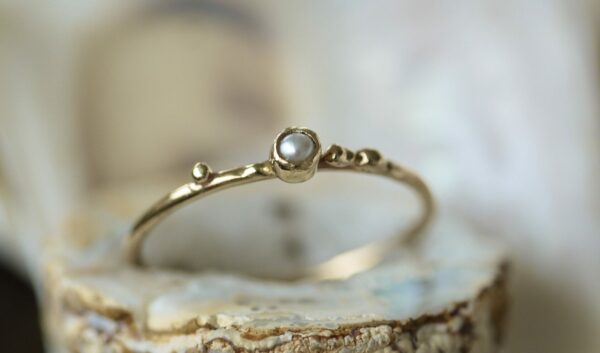 Golden Odd Swan•Pearl ring